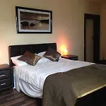 Maddens Bridge Bar & 4*