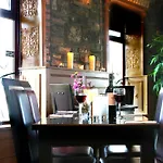 Maddens Bridge Bar & 번드런