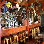 Maddens Bridge Bar & 번드런