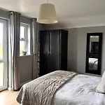 Maddens Bridge Bar & B&B 번드런