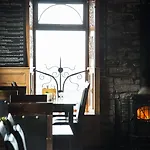 Maddens Bridge Bar & Couette-café 4*