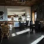 B&B Maddens Bridge Bar & 번드런