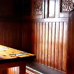 Maddens Bridge Bar & 4*