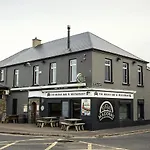 Maddens Bridge Bar & Couette-café 4*
