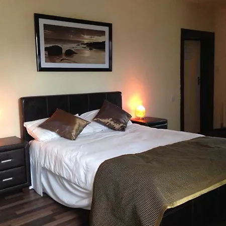 Maddens Bridge Bar & 4*