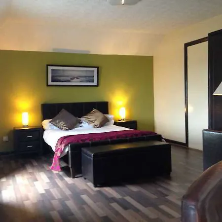 Bed & Breakfast Maddens Bridge Bar &