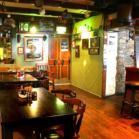 Maddens Bridge Bar &