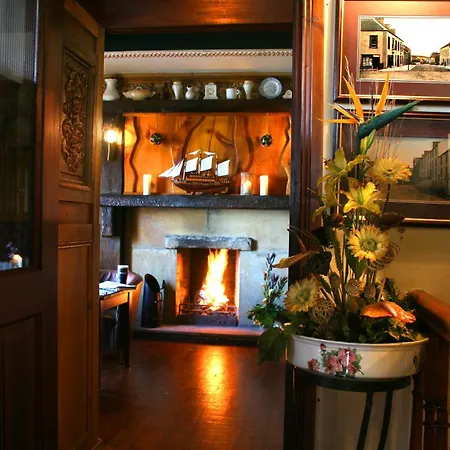 住宿加早餐酒店 Maddens Bridge Bar & 4*