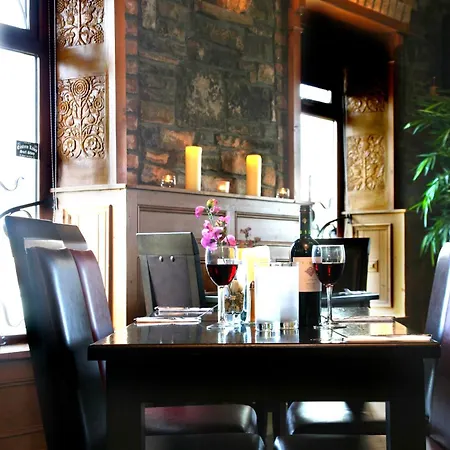 Maddens Bridge Bar & 班多伦