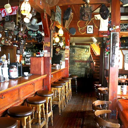 Maddens Bridge Bar &