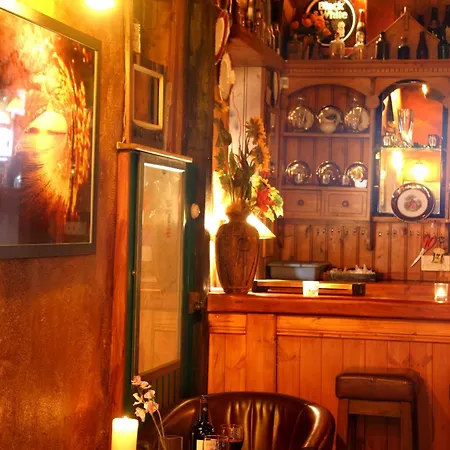 住宿加早餐酒店 Maddens Bridge Bar & 4*