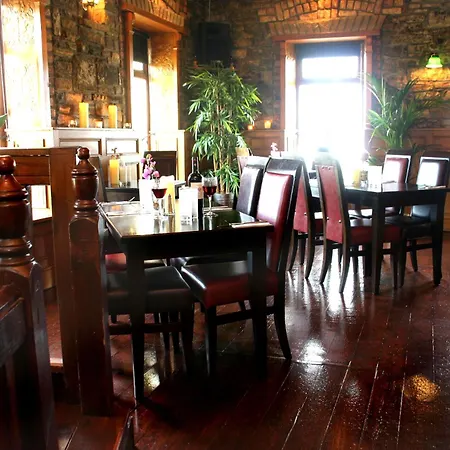 住宿加早餐酒店 Maddens Bridge Bar & 班多伦