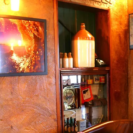 住宿加早餐酒店 Maddens Bridge Bar & 班多伦