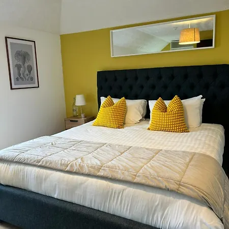 Maddens Bridge Bar & Bed & Breakfast Bundoran