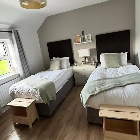 Bed & Breakfast Maddens Bridge Bar &