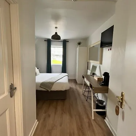 Maddens Bridge Bar & 4*