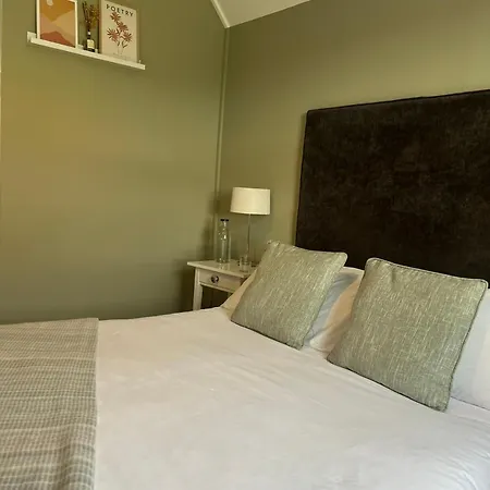 Maddens Bridge Bar & 4* Bundoran