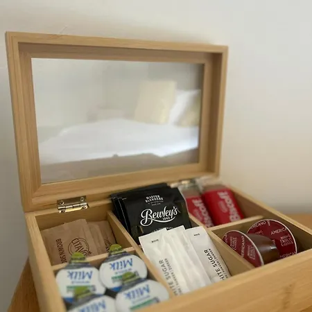 住宿加早餐酒店 Maddens Bridge Bar &