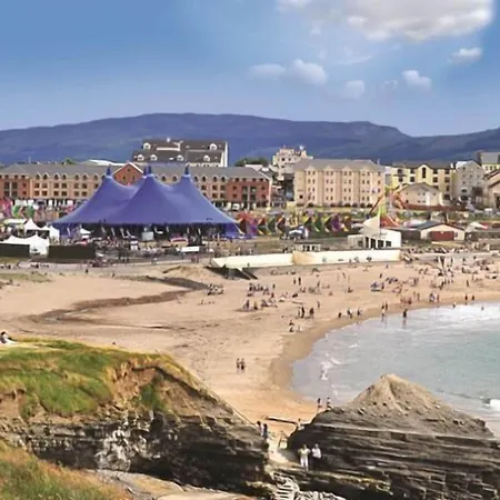 住宿加早餐酒店 Maddens Bridge Bar &