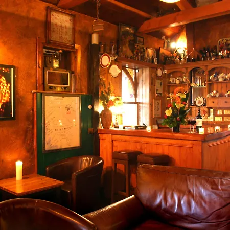 Maddens Bridge Bar & 住宿加早餐酒店