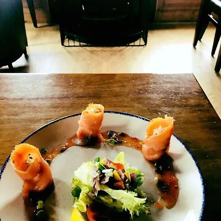 Bed & Breakfast Maddens Bridge Bar &