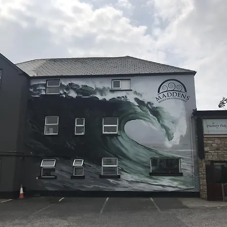 Maddens Bridge Bar & 住宿加早餐酒店