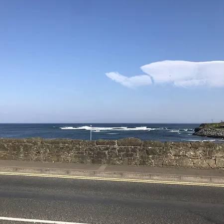 Maddens Bridge Bar & 4* 班多伦