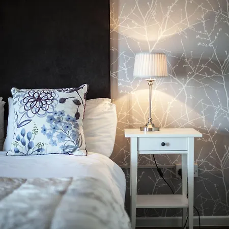 Maddens Bridge Bar & Bed & Breakfast Bundoran