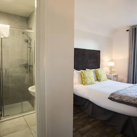 Maddens Bridge Bar & 4* Bundoran