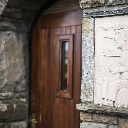 Maddens Bridge Bar & 班多伦