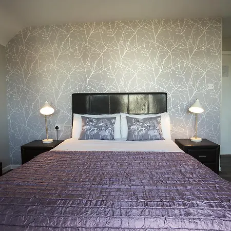 Maddens Bridge Bar & 4* Bundoran