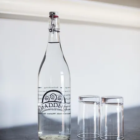 Maddens Bridge Bar & Bed and Breakfast