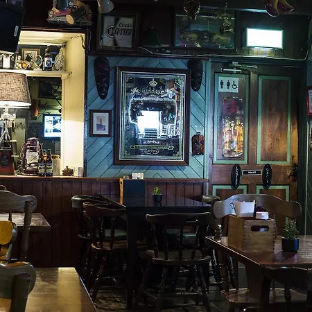 Maddens Bridge Bar & Bed and breakfast