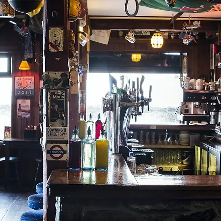 Maddens Bridge Bar & Bed and breakfast