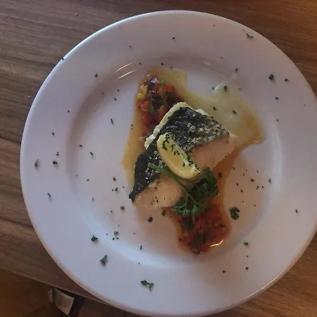 Maddens Bridge Bar & 4*