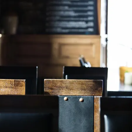 住宿加早餐酒店 Maddens Bridge Bar & 班多伦