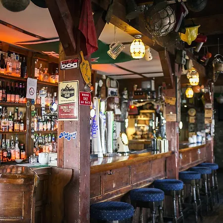 Maddens Bridge Bar & Bed and breakfast Bundoran