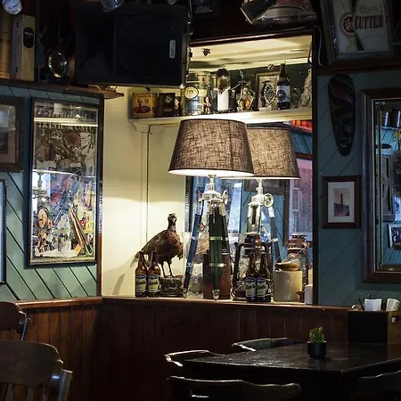 Maddens Bridge Bar & Bed & Breakfast Bundoran