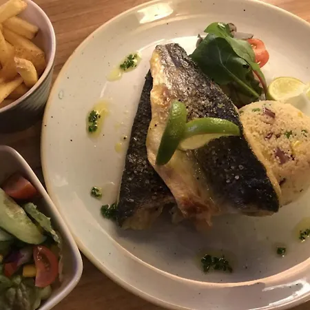 Maddens Bridge Bar & Bed and breakfast Bundoran