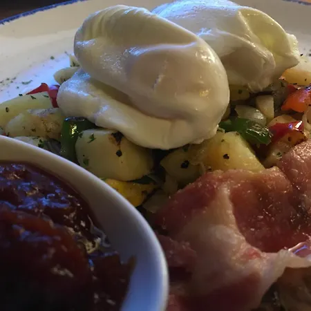 Maddens Bridge Bar & 4*