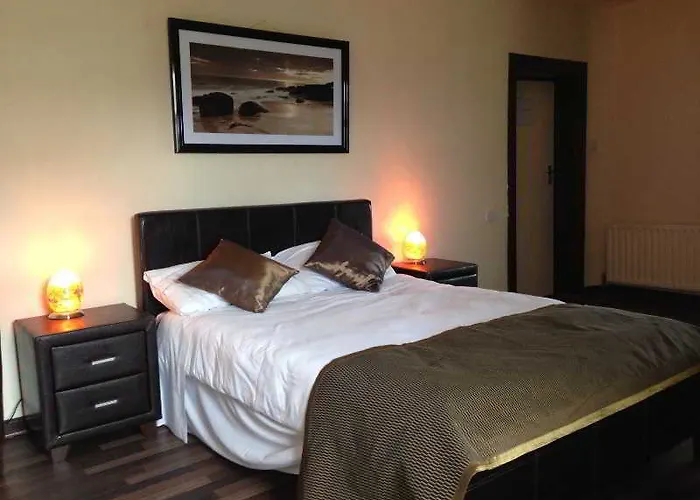 Maddens Bridge Bar & 4*