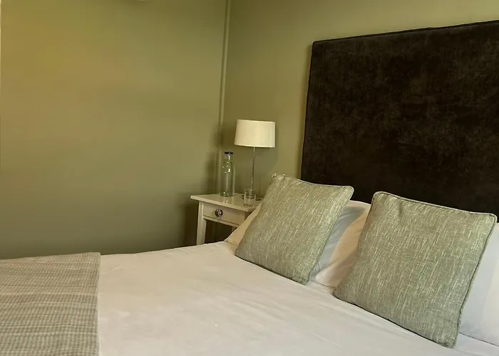 Maddens Bridge Bar & 4* バンドラン