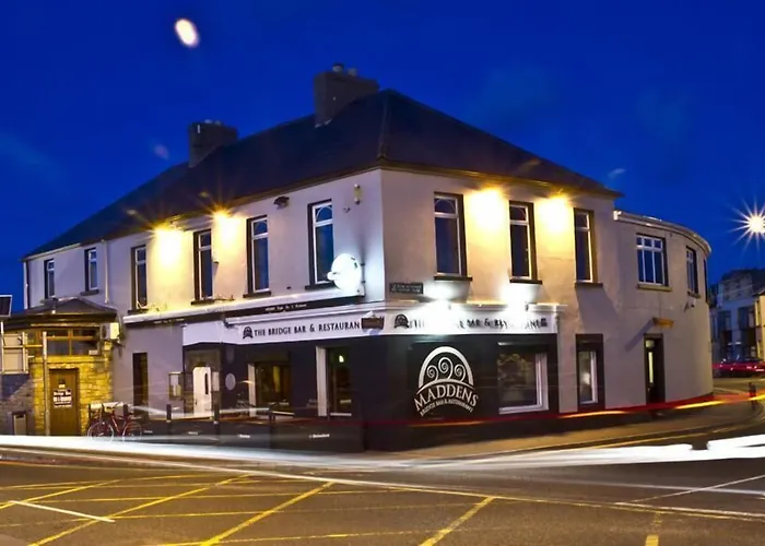 Maddens Bridge Bar & ベッド・アンド・ブレックファスト 4*
