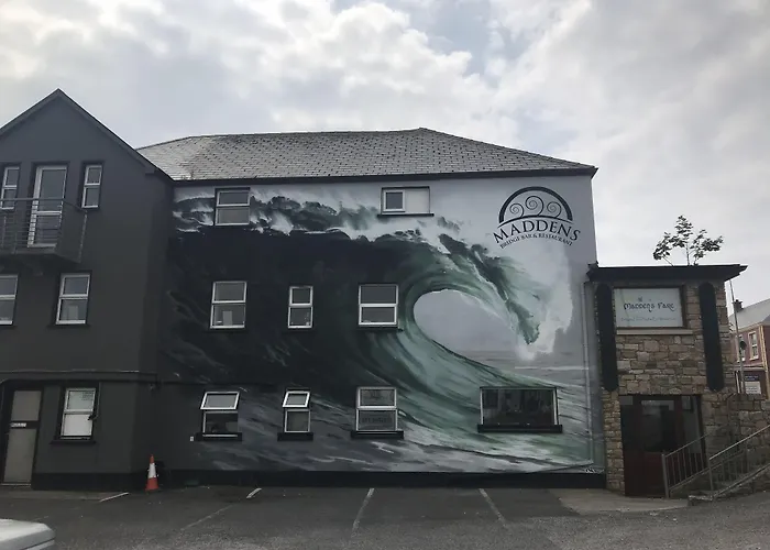 Maddens Bridge Bar & ベッド・アンド・ブレックファスト