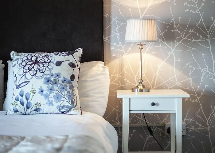 Maddens Bridge Bar & ベッド・アンド・ブレックファスト バンドラン