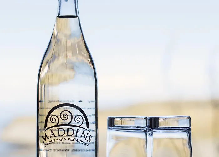 Maddens Bridge Bar & ベッド・アンド・ブレックファスト バンドラン