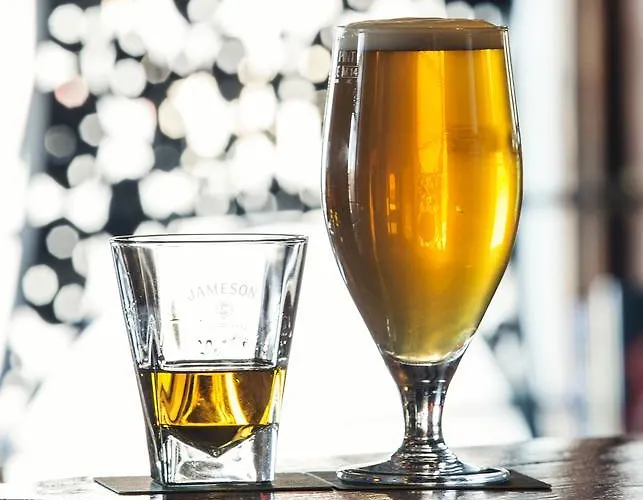 Maddens Bridge Bar & 4*