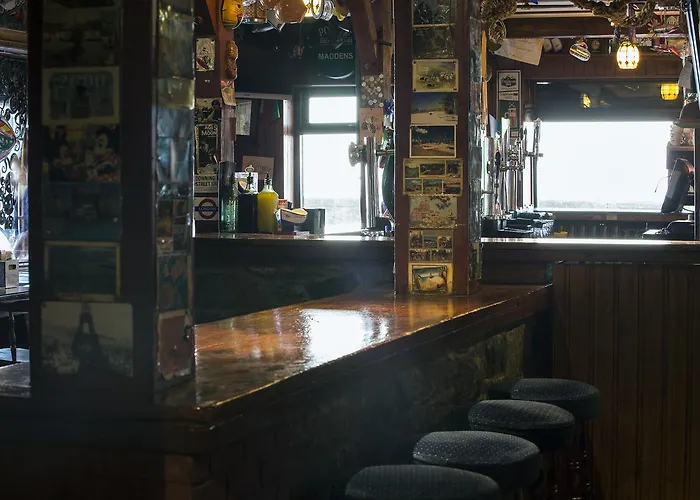 ベッド・アンド・ブレックファスト Maddens Bridge Bar & バンドラン