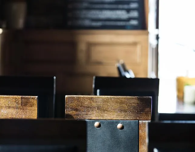 ベッド・アンド・ブレックファスト Maddens Bridge Bar & バンドラン