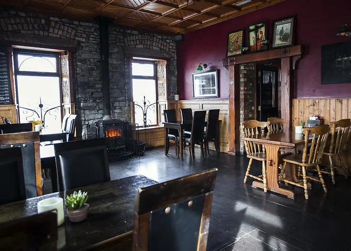 Maddens Bridge Bar & 4*